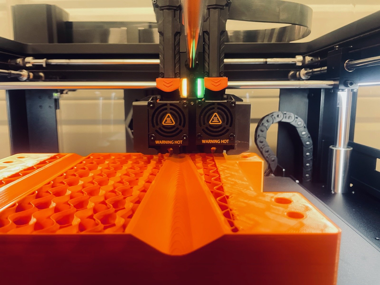 284310229612812408 Passage d'un faisceau laser sur un lit de poudre pour imprimer des pièces en 3D