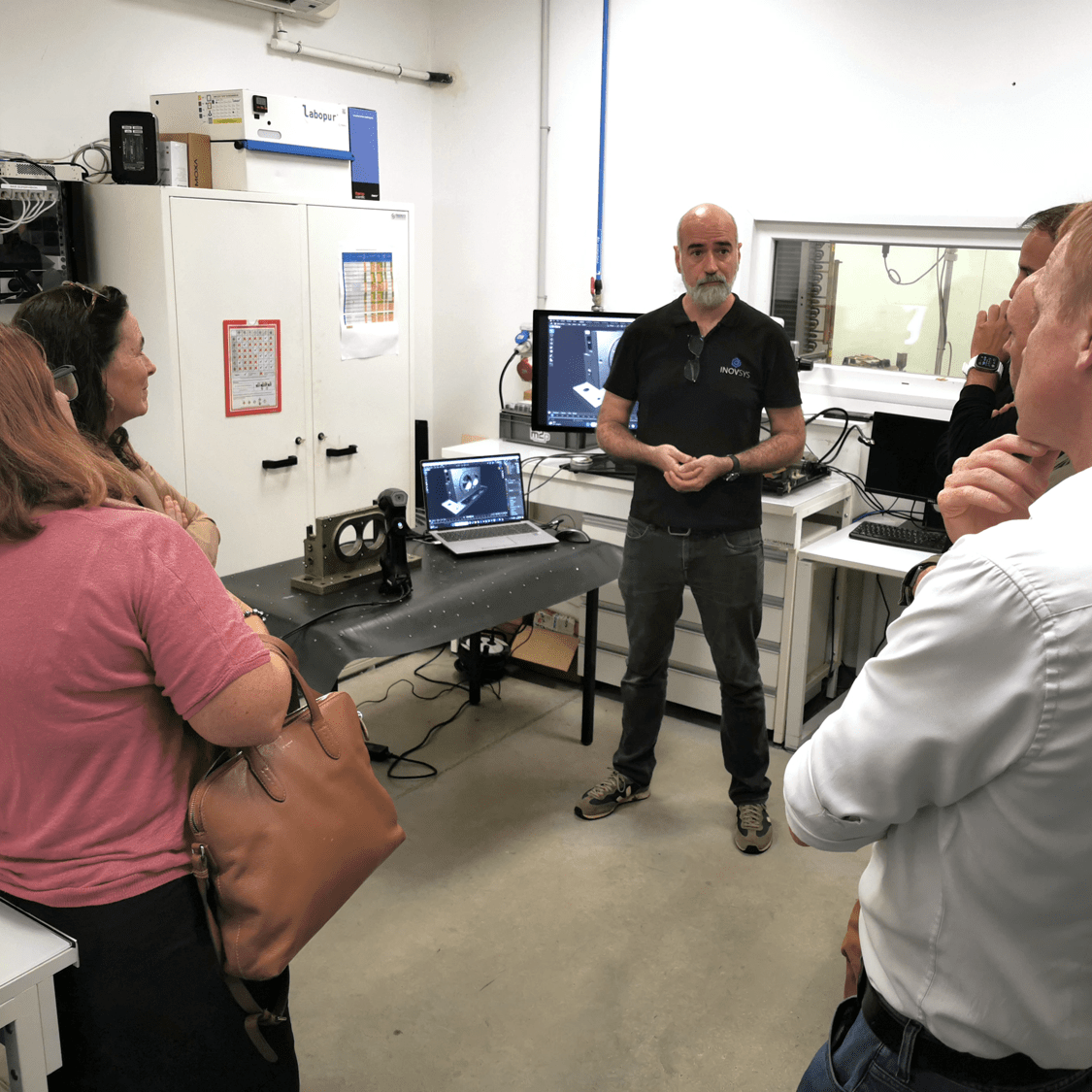 Un expert d'INOVSYS présente la technologie de scan 3D à des PME